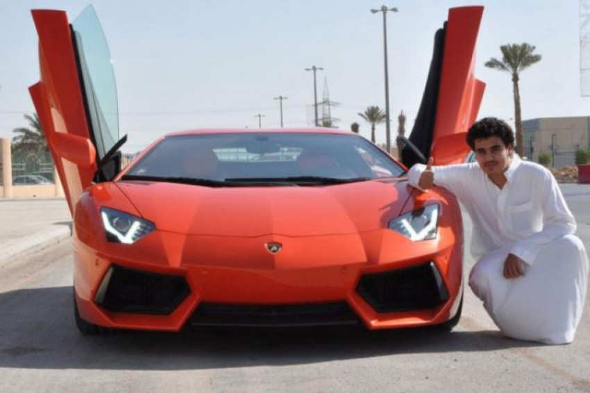 سيارات المشاهير السعوديين